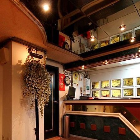 Broadway Hotel Тайджун Екстериор снимка