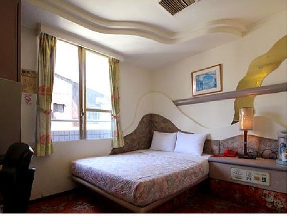 Broadway Hotel Тайджун Екстериор снимка