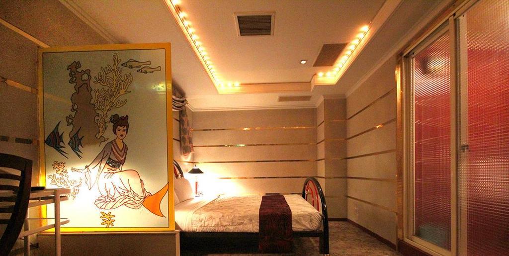 Broadway Hotel Тайджун Екстериор снимка