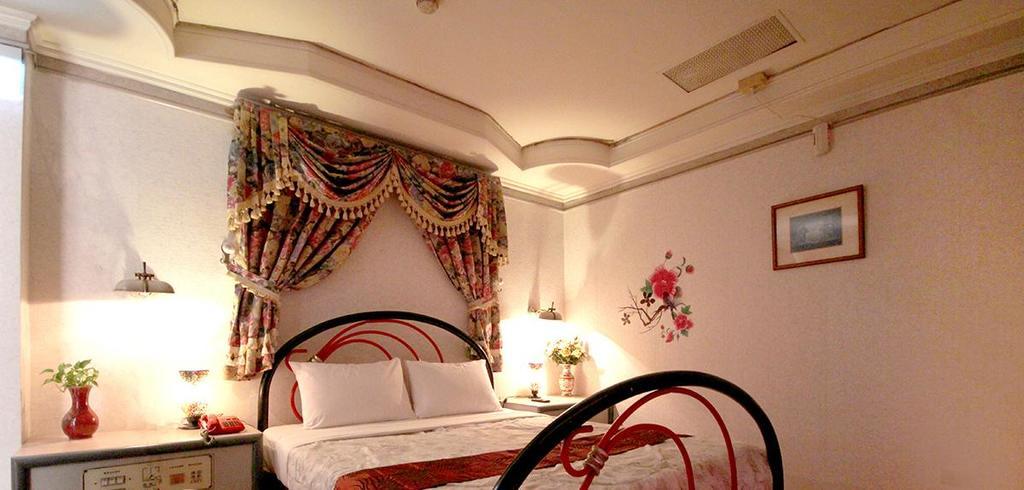 Broadway Hotel Тайджун Екстериор снимка