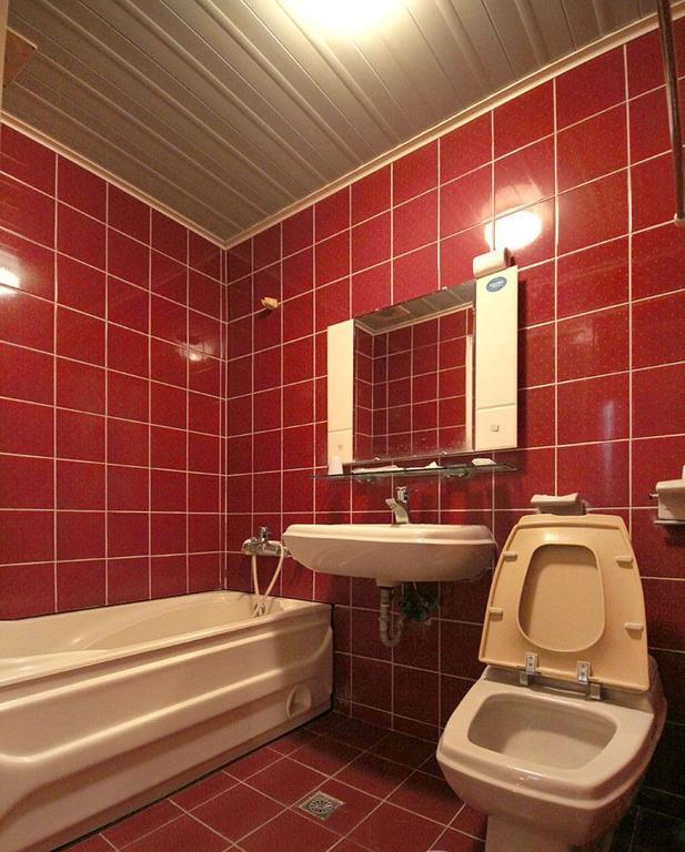 Broadway Hotel Тайджун Екстериор снимка