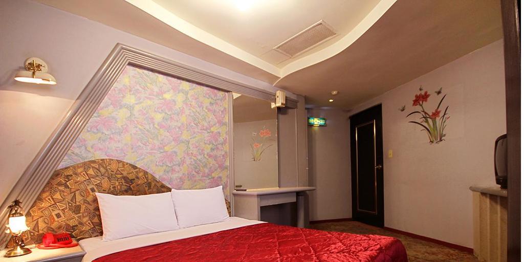 Broadway Hotel Тайджун Екстериор снимка